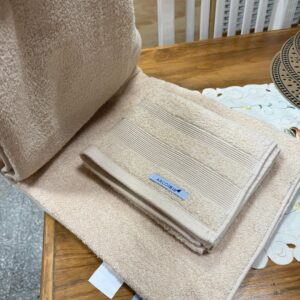 SET TOALLA Y TOALLON "arcoiris"